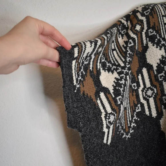 Boho Sweater Poncho Sz O/S Knit Crop Fringed Neutral Tribal Southwestern Aztec - Picture 8 of 15